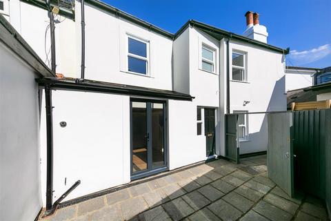 2 bedroom terraced house for sale, St Johns Road, Hampton Wick