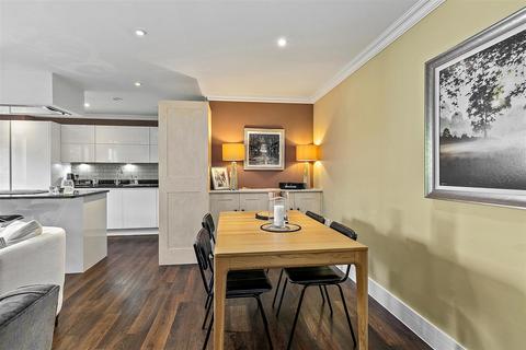 2 bedroom apartment for sale, Somerset Road, Teddington