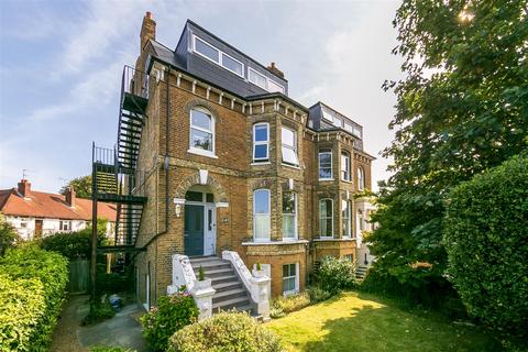 2 bedroom apartment for sale, Stanley Road, Teddington