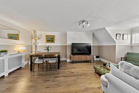 2 bedroom apartment for sale, Stanley Road, Teddington