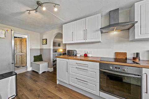 2 bedroom apartment for sale, Stanley Road, Teddington