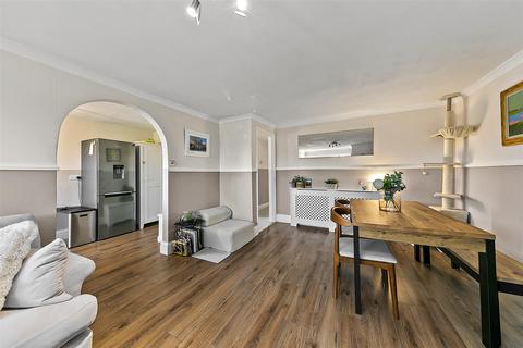 2 bedroom apartment for sale, Stanley Road, Teddington