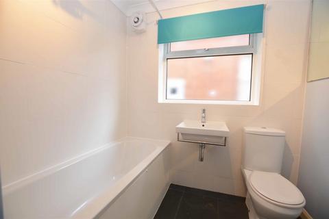 2 bedroom maisonette to rent, Vicarage Road, Hampton Wick