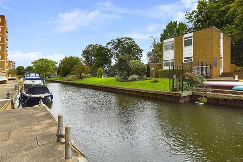 3 bedroom detached house to rent, Thameside, Teddington