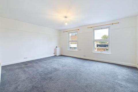 3 bedroom apartment to rent, Broad Street, Teddington