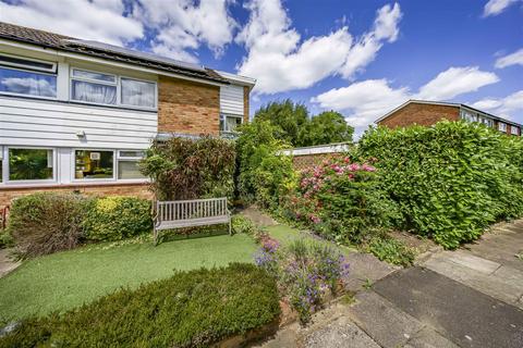 25 Ferrymoor, Richmond, TW10 7SD