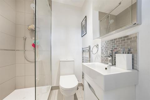 2 bedroom apartment for sale, Dee Road, Richmond