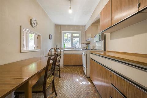 12 Topiary Square, Richmond, TW9 2DB
