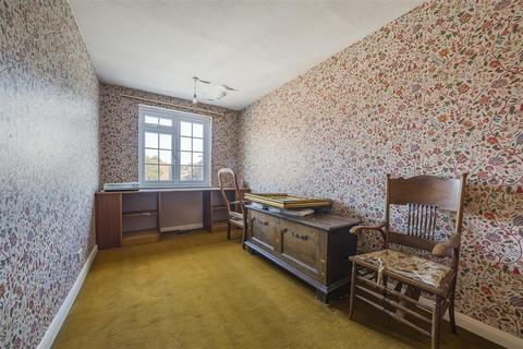 12 Topiary Square, Richmond, TW9 2DB