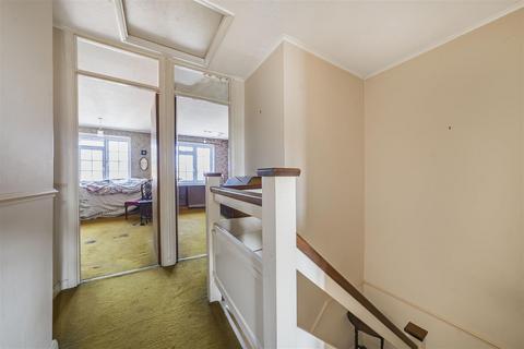 12 Topiary Square, Richmond, TW9 2DB