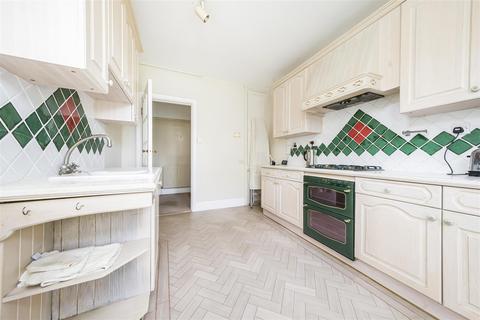 14 The Gateways, Richmond, TW9 2RB