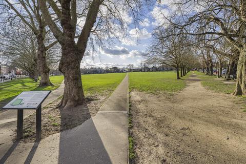 14 The Gateways, Richmond, TW9 2RB