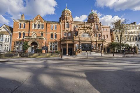 14 The Gateways, Richmond, TW9 2RB