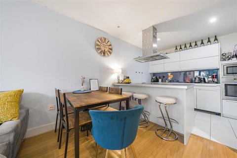 1 bedroom apartment for sale, Saffron House, 7 Woodman Mews, Richmond