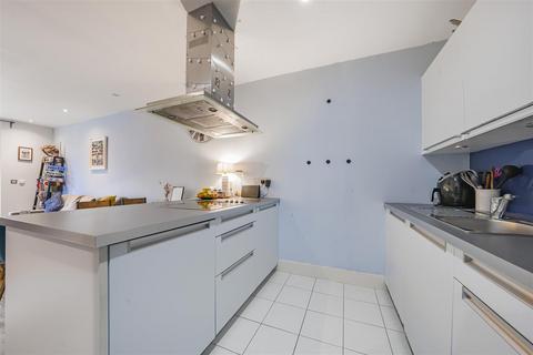 1 bedroom apartment for sale, Saffron House, 7 Woodman Mews, Richmond