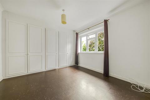27 Kenmore Close, Richmond, TW9 3JG