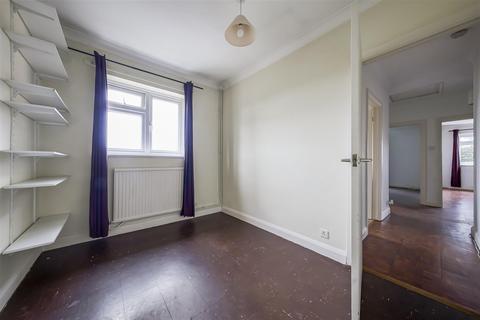 27 Kenmore Close, Richmond, TW9 3JG