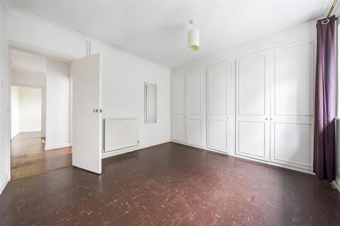 27 Kenmore Close, Richmond, TW9 3JG