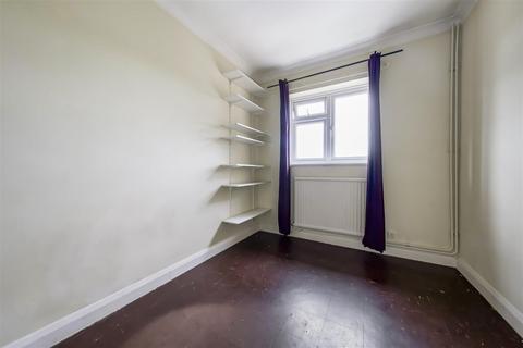 27 Kenmore Close, Richmond, TW9 3JG