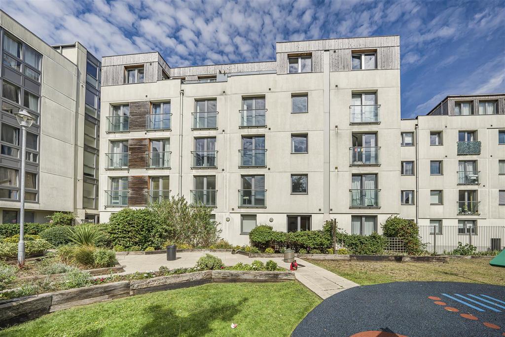 Garden Road, Richmond 2 bed apartment - £450,000