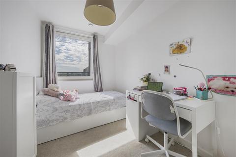 54 Garden Road, Richmond, TW9 4NR