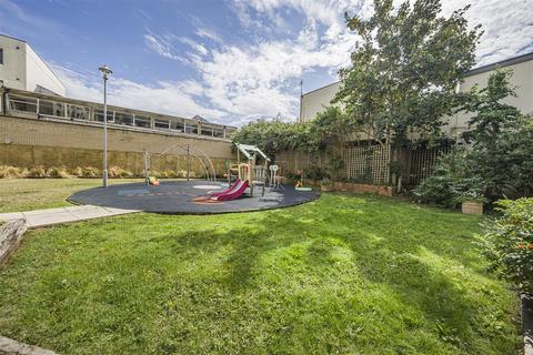 54 Garden Road, Richmond, TW9 4NR