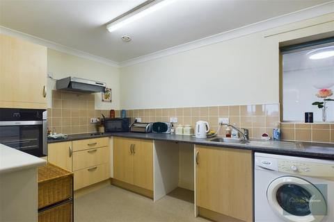 2 bedroom apartment for sale, Florence Court, Trowbridge BA14