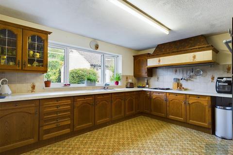 1b Common Hill, Steeple Ashton, Trowbridge, BA14 6EB