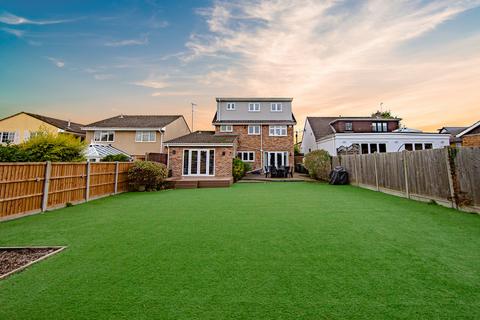 5 bedroom detached house for sale, Daws Heath Road, Rayleigh, SS6