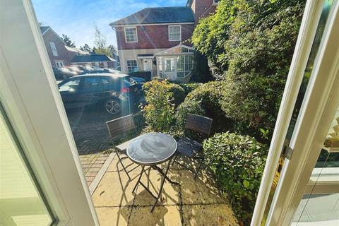 2 bedroom end of terrace house for sale, John Cullis Gardens, Leamington Spa