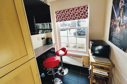 2 bedroom end of terrace house for sale, John Cullis Gardens, Leamington Spa