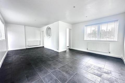 3 bedroom detached house to rent, Pine Grove, Brookmans Park