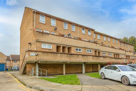 3 bedroom maisonette for sale, PEARTREE CLOSE, South Ockendon