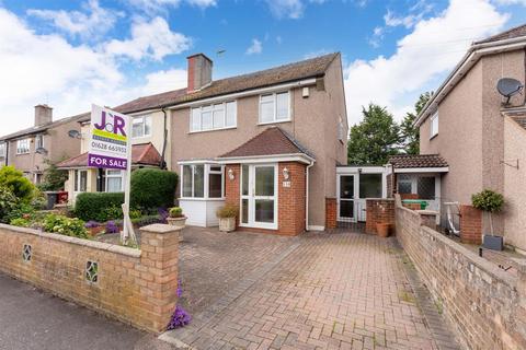 3 bedroom semi-detached house to rent, Mercian Way, Cippenham