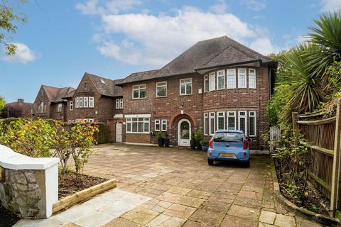 5 bedroom detached house for sale, Chessington Avenue, London, N3