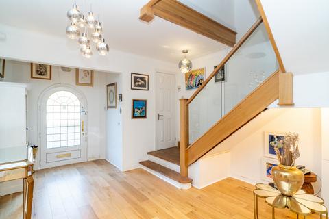 5 bedroom detached house for sale, Chessington Avenue, London, N3