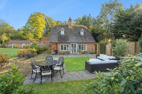Elm Cottage Farnham Lane, Farnham Royal, Slough, SL2 3SE