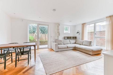 3 bedroom semi-detached house to rent, Ravensdale Gardens, Crystal Palace, London, SE19