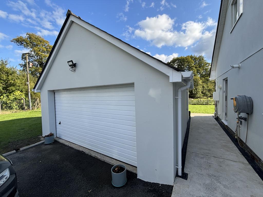 Detached garage