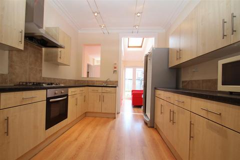 5 bedroom terraced house to rent, Francis Avenue