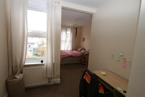 5 bedroom terraced house to rent, Francis Avenue