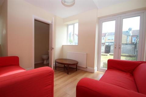 5 bedroom terraced house to rent, Francis Avenue