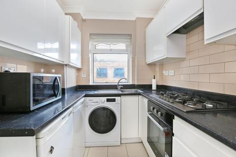 3 bedroom flat to rent, Comus House, Congreve Street, London