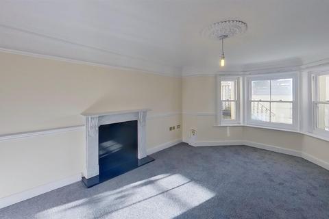 2 bedroom flat to rent, Marine Crescent, Folkestone