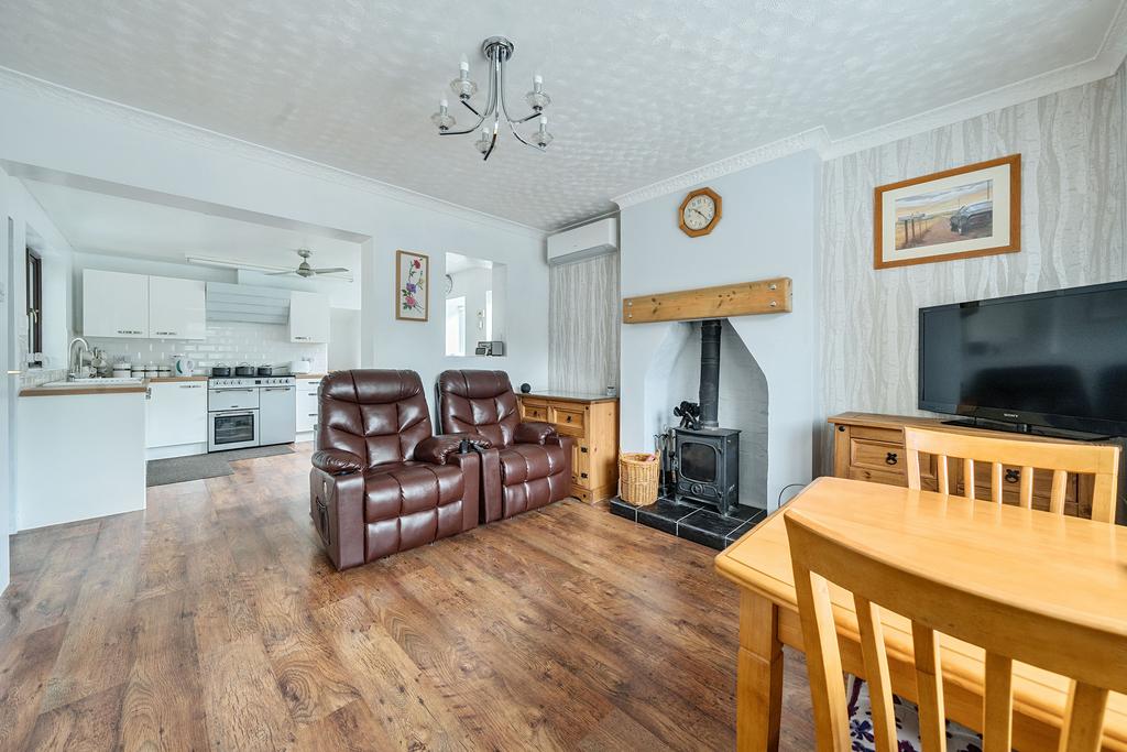 Kitchen/Dining Space