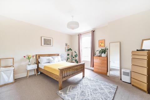 32 Avenue Crescent, Leeds, LS8 4HD