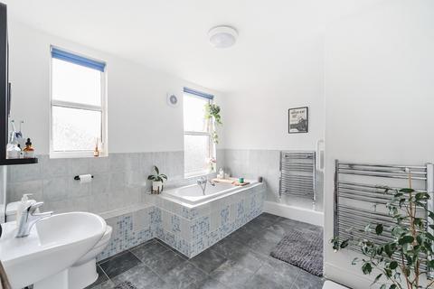 32 Avenue Crescent, Leeds, LS8 4HD