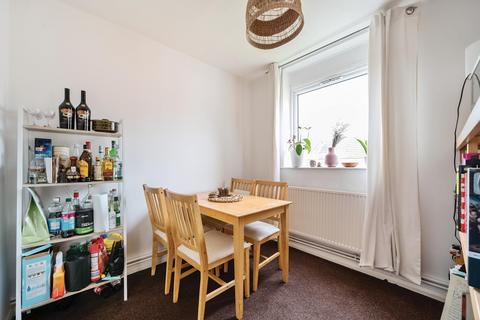 2 bedroom flat for sale, Montagu Court, Leeds LS8