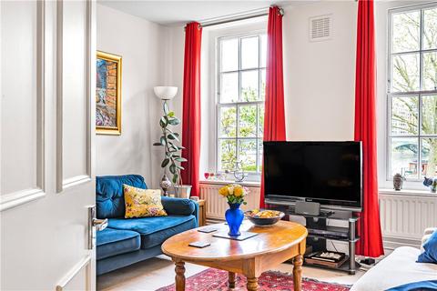 3 bedroom apartment for sale, Vicarage Crescent, London