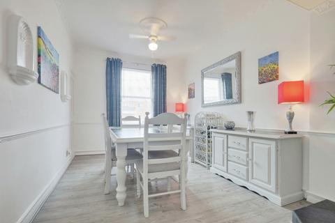 4 bedroom apartment for sale, West Road, Westcliff-on-sea, SS0